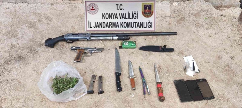 Konya'da cinayetten 36 yıl hapisle aranan şahıs silah ve uyuşturucuyla yakalandı