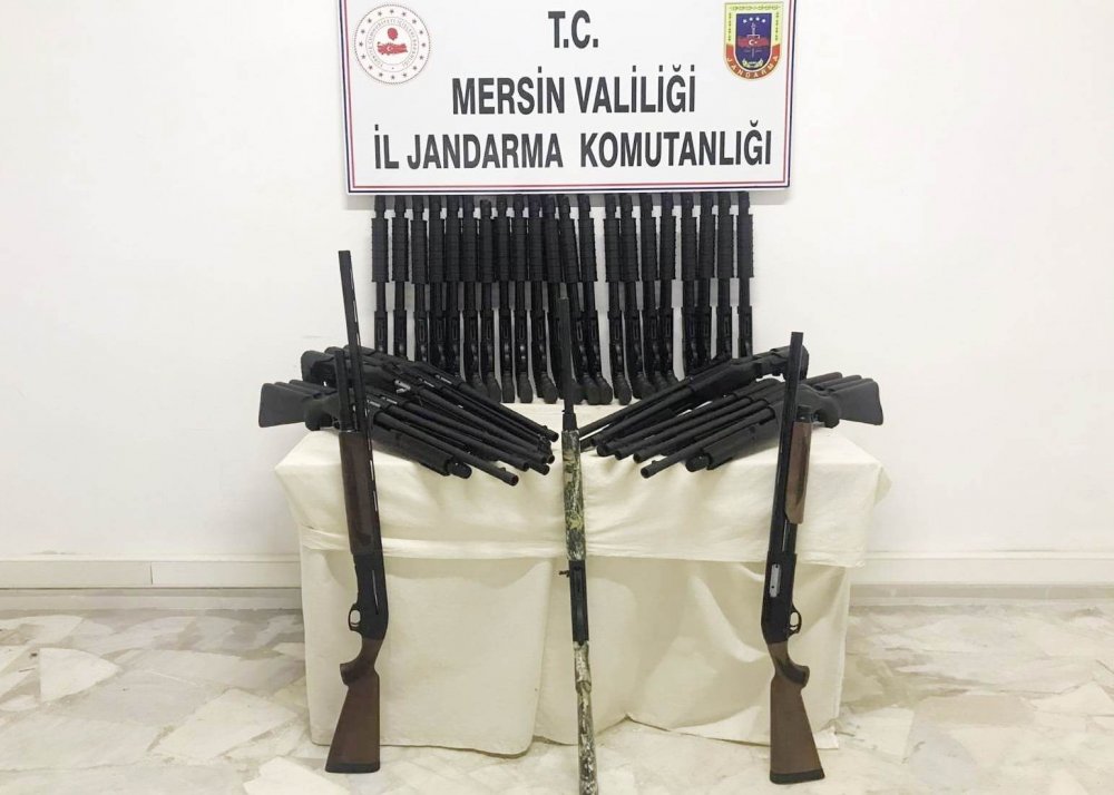 Konya'dan götürdükleri kaçak av tüfeklerini satamadan Mersin’de yakalandılar