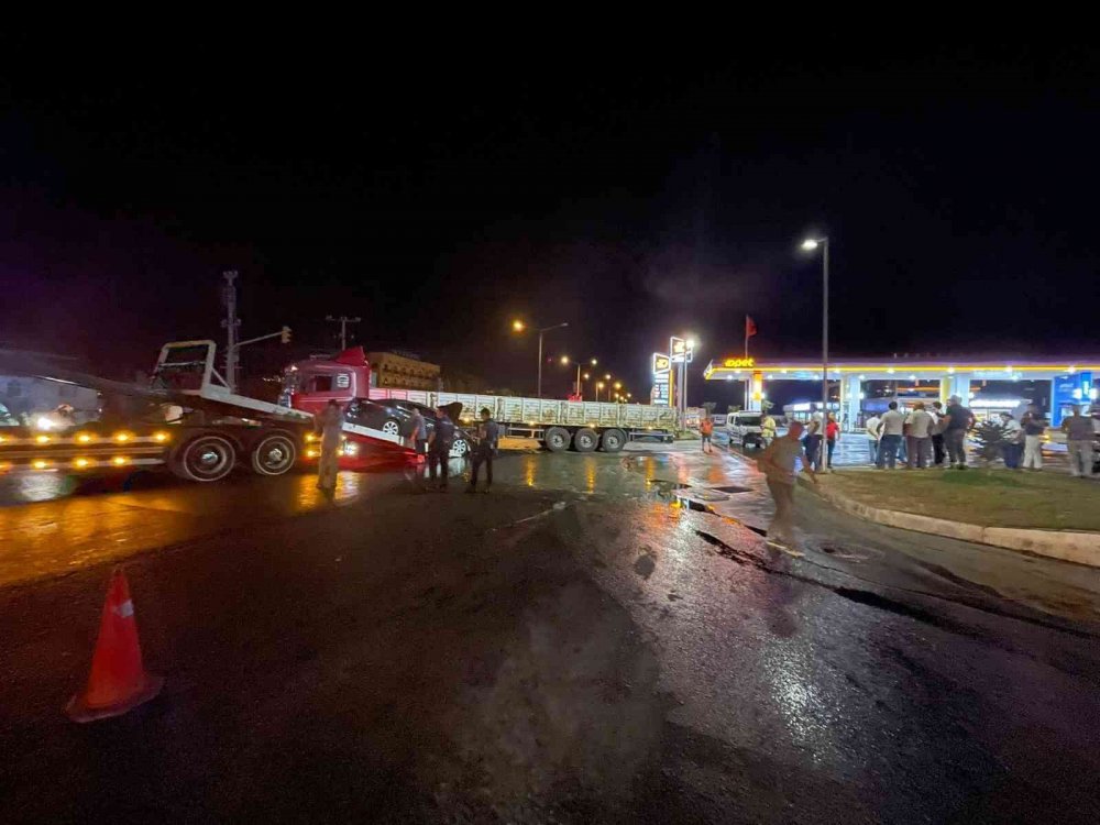 Tır ile çarpışan otomobilde 1'i çocuk 6 kişi ölümden döndü