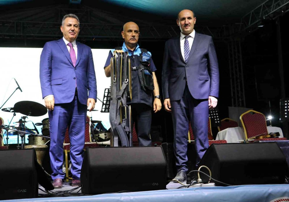 Akdeniz'de av sezonu açıldı! Bakan Kirişci balıkçılarla 'Vira Bismillah' dedi