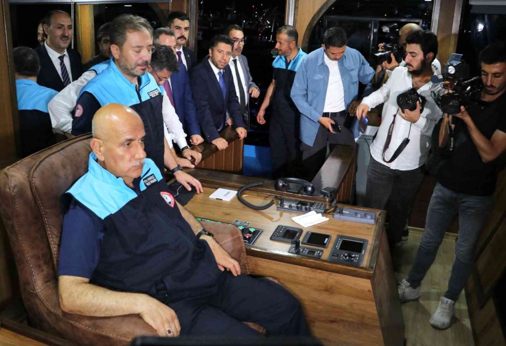 Akdeniz'de av sezonu açıldı! Bakan Kirişci balıkçılarla 'Vira Bismillah' dedi