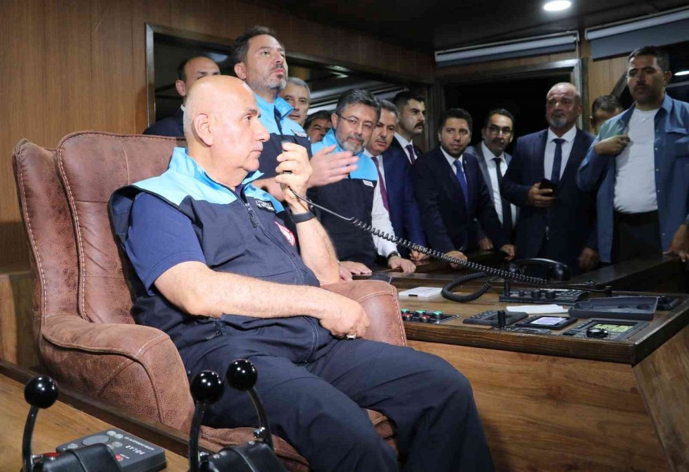 Akdeniz'de av sezonu açıldı! Bakan Kirişci balıkçılarla 'Vira Bismillah' dedi