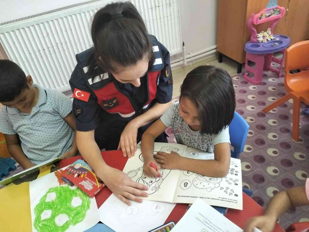 Konya'da Jandarmadan çocuklara kişisel güvenlik eğitimi