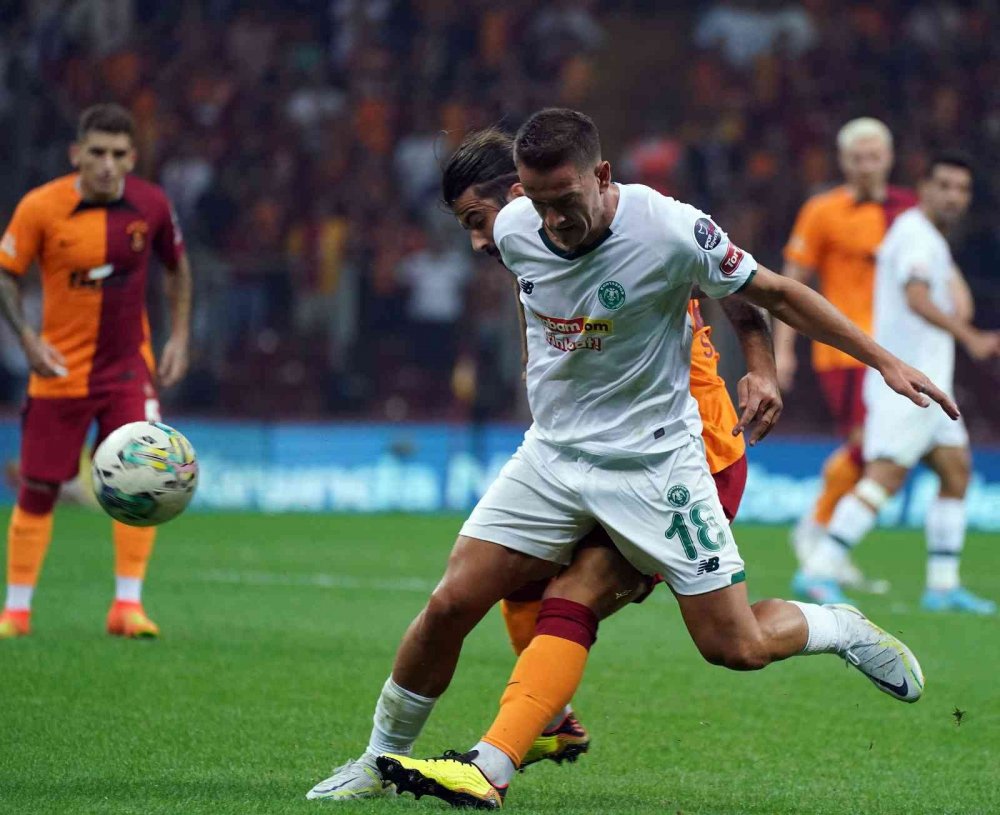Konyaspor İstanbul'da iyi oynadığı maçı rakibine ikram etti