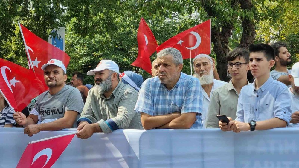 Duyarlı ailelerden küresel LGBT dayatmasına karşı tepki yürüyüşü