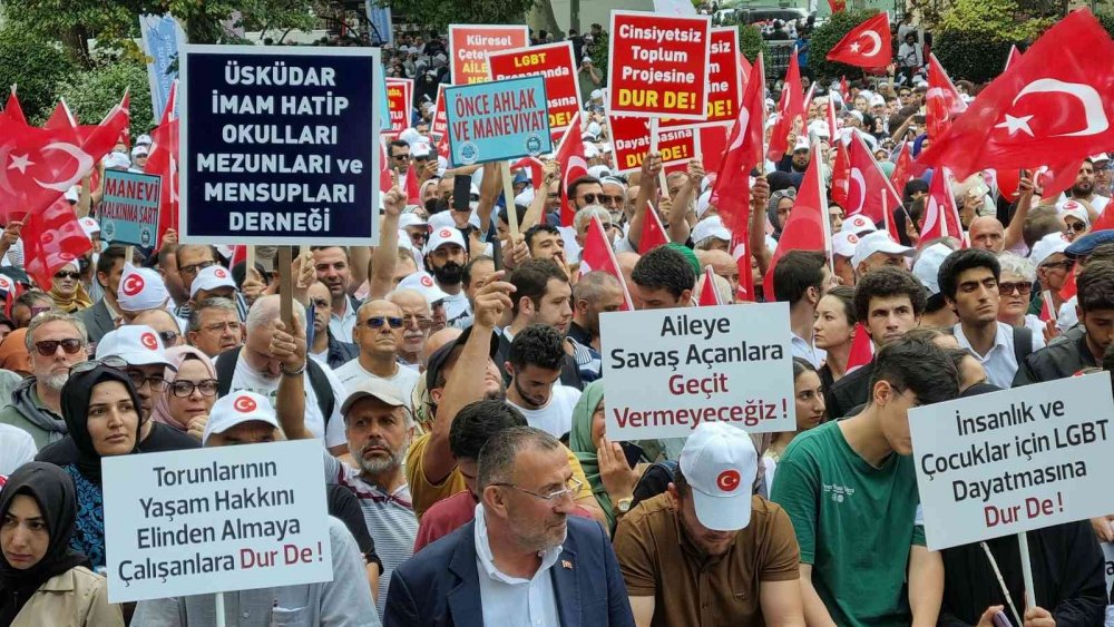 Duyarlı ailelerden küresel LGBT dayatmasına karşı tepki yürüyüşü