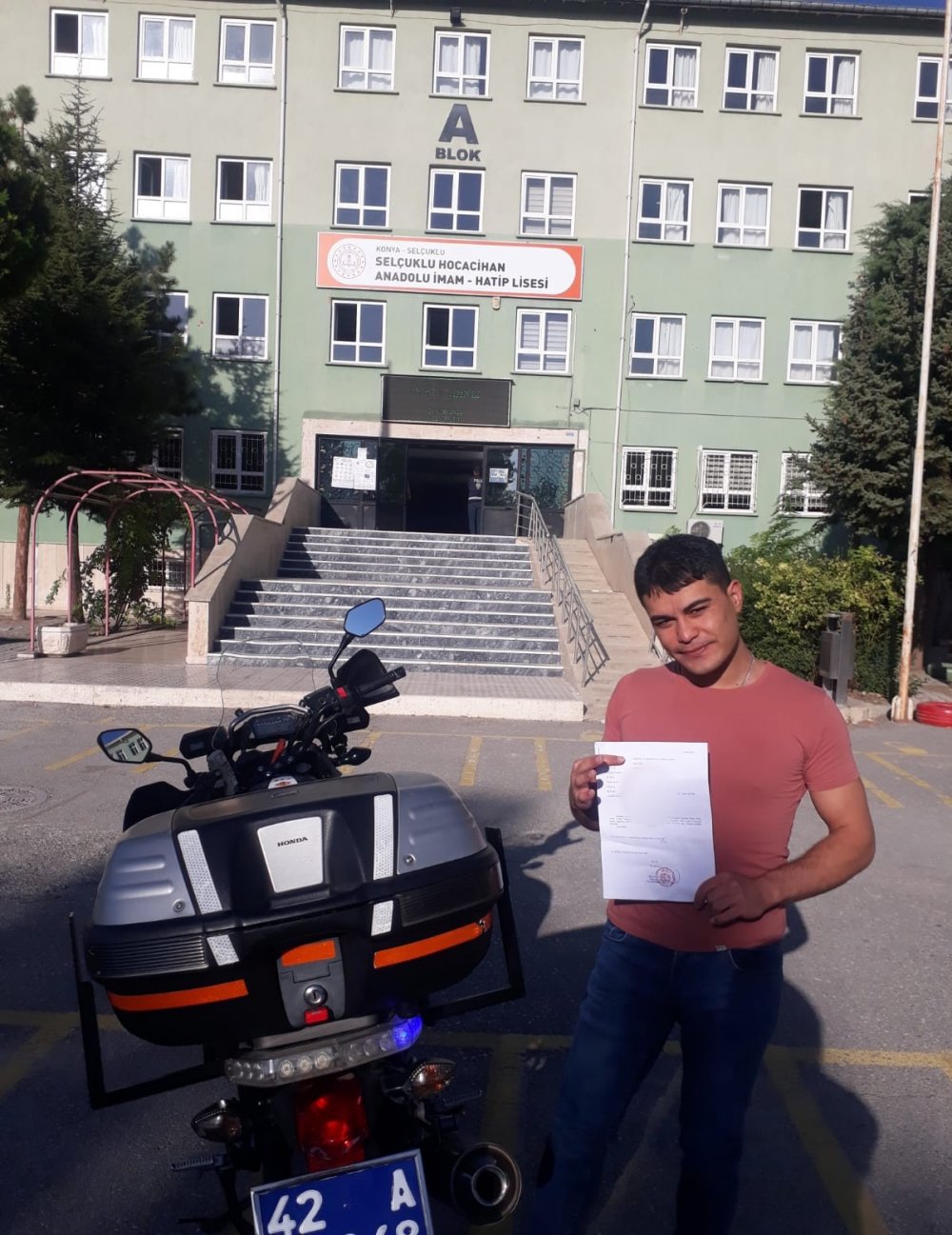 Konya'da KPSS’ye geç kalan öğrencileri sınava polis ekipleri yetiştirdi