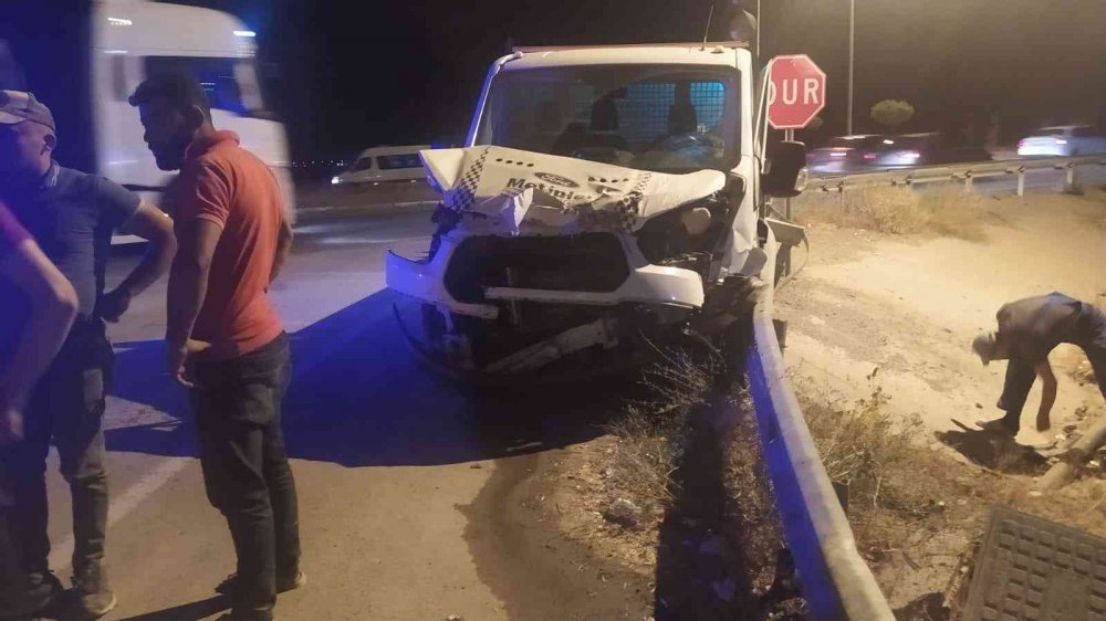 Sivas’ta tırla kamyonette 1 kişi yaralandı