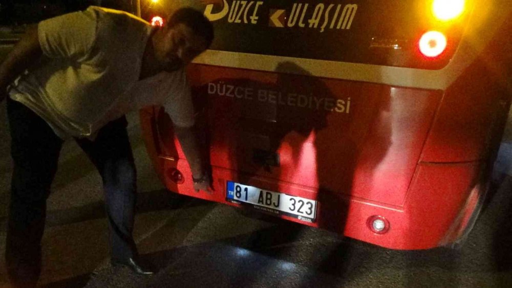 Halk otobüsünde korku dolu anlar! Silahlı saldırı anı kamerada
