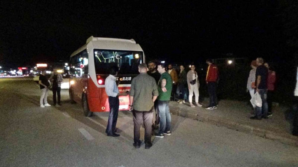 Halk otobüsünde korku dolu anlar! Silahlı saldırı anı kamerada