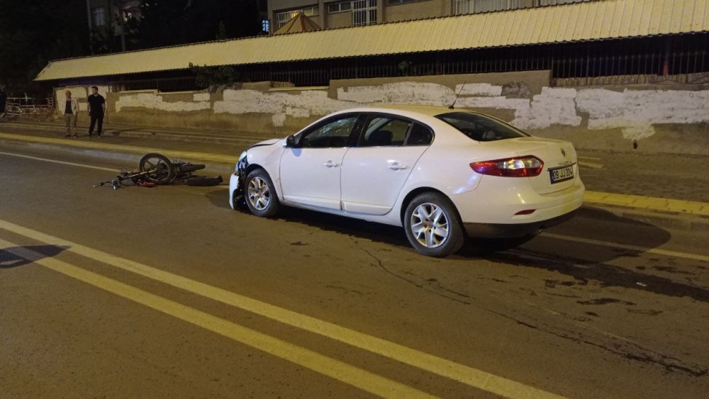 Sivas’ta ehliyetsiz sürücü motosiklete çarptı! 1 yaralı