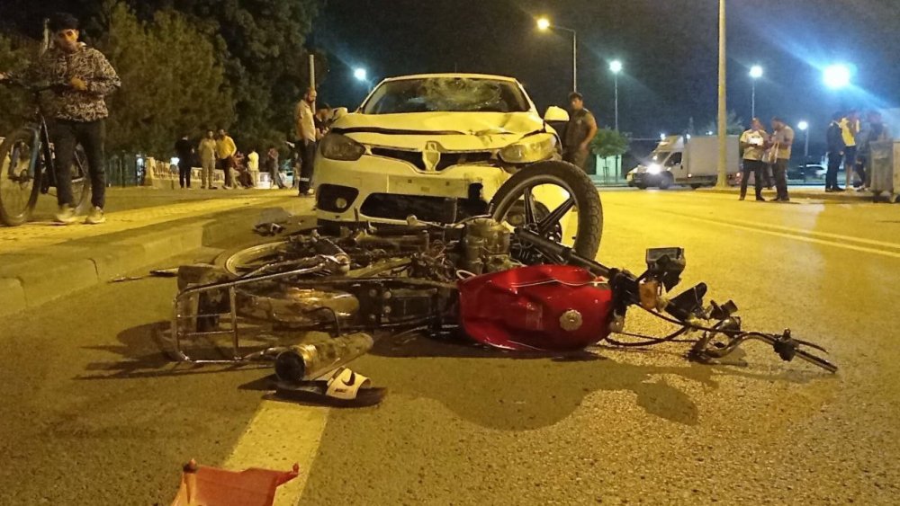 Sivas’ta ehliyetsiz sürücü motosiklete çarptı! 1 yaralı