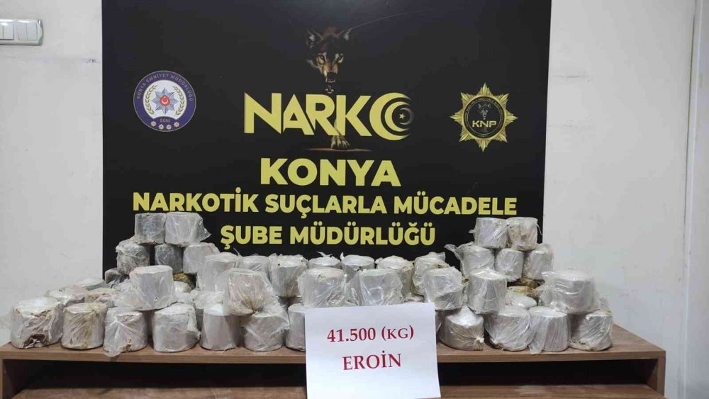 Konya'da polisten kaçarken attıkları çantalarda 41.5 kilo eroin çıktı! Zehir tacirleri Antalya'da yakalandı
