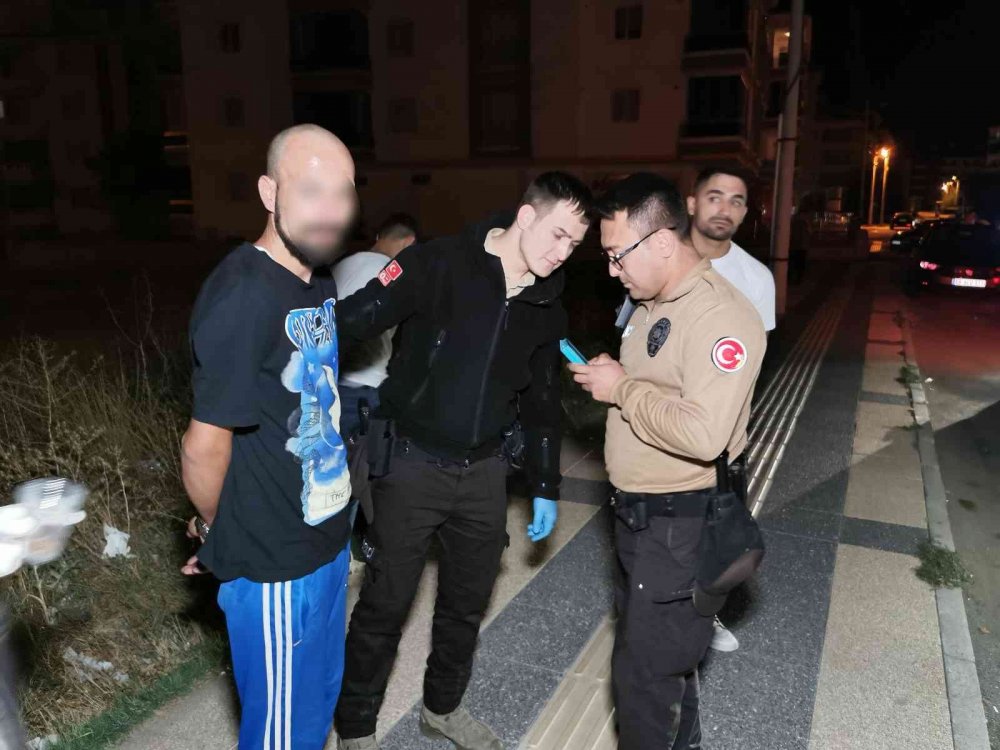 Aksaray'da garip ihbar! Aracını durduran polislere uyuşturucuları sakladığı yerleri gösterdi