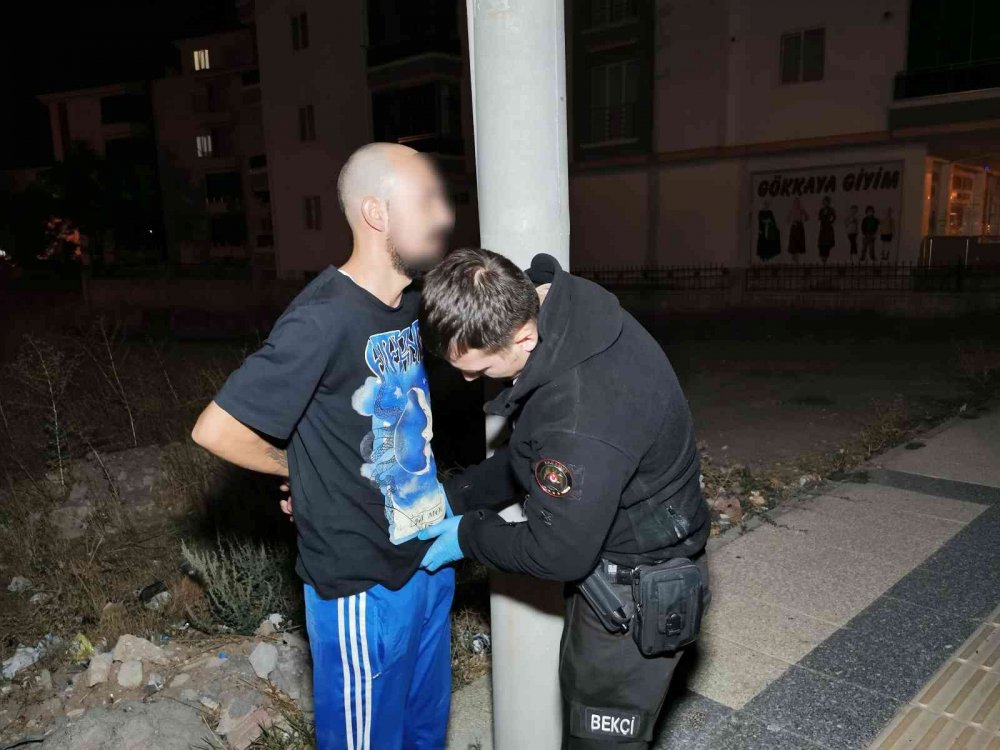 Aksaray'da garip ihbar! Aracını durduran polislere uyuşturucuları sakladığı yerleri gösterdi