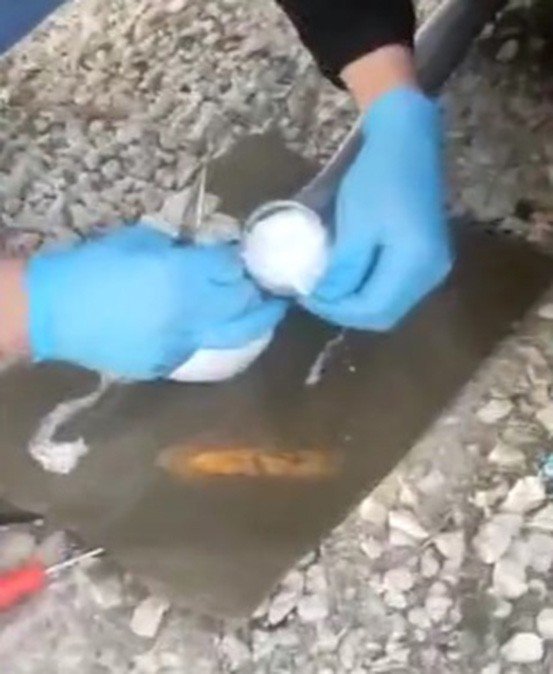 Konya polisi uyuşturucuya geçit vermiyor! Çamurluk davlumbazındaki zehir zulası böyle yakalandı