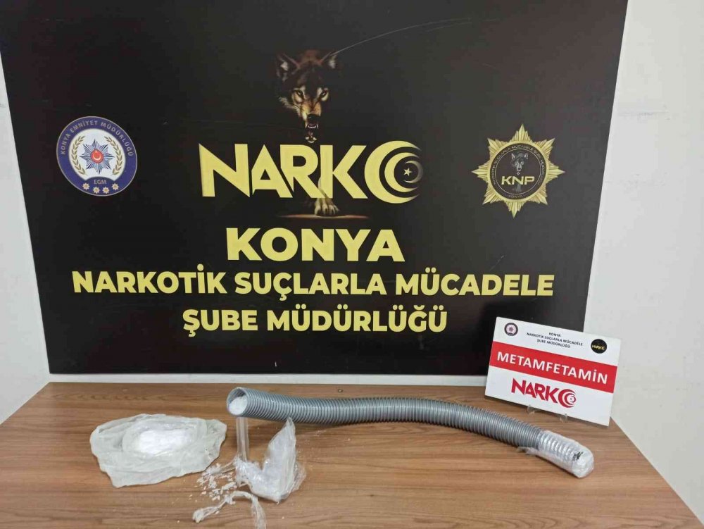 Konya polisi uyuşturucuya geçit vermiyor! Çamurluk davlumbazındaki zehir zulası böyle yakalandı