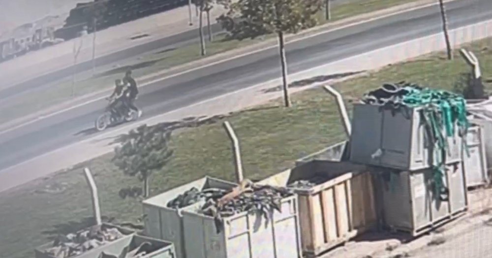 Araç tamiri için geldiği Konya'da çantası boşaltıldı! 3 hırsız çocuk şubeye götürüldü