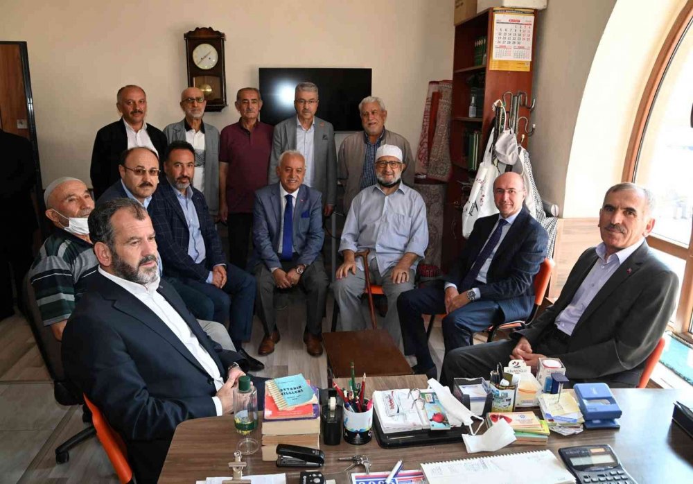 Konya haber! Başkan Pekyatırmacı Helvacı Hacı Yusuf Camii cemaati ve çocuklarla buluştu