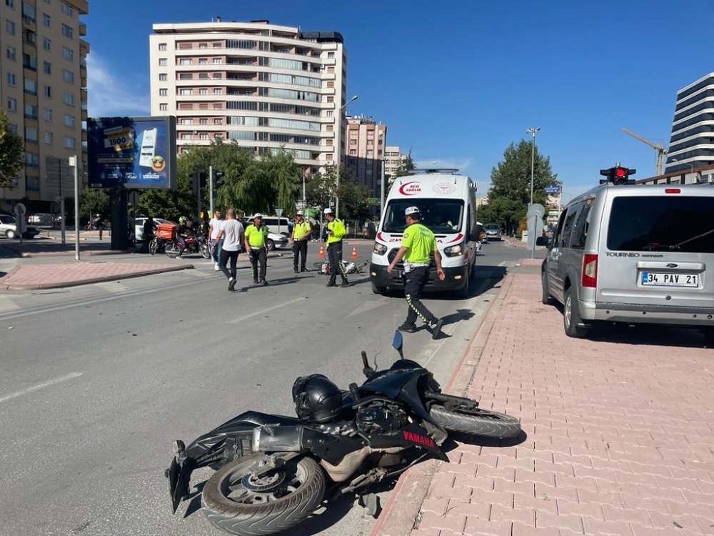 Konya’da motosikletler çarpıştı! Sürücüler yola savruldu