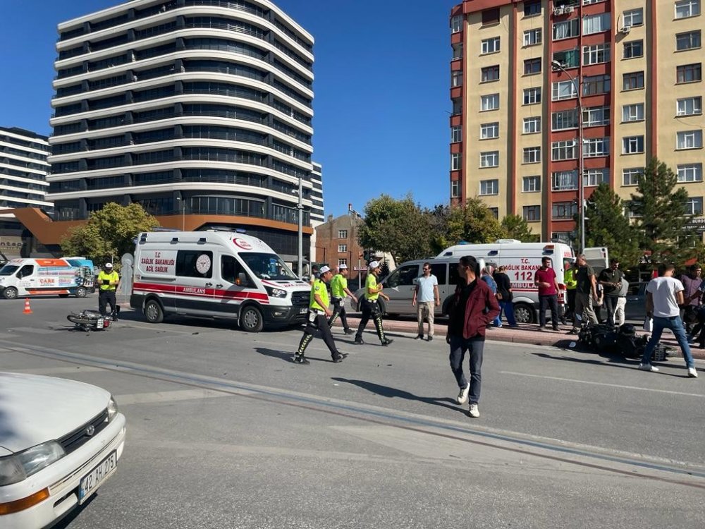 Konya’da motosikletler çarpıştı! Sürücüler yola savruldu