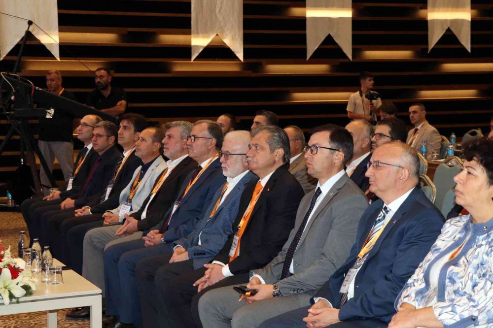 Otomotiv devleri Konya'da! 6. Uluslararası Otomotiv Sektörünün Geleceği Konferansı başladı