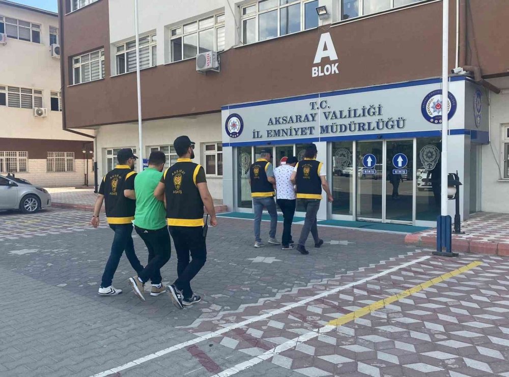 Aksaray'da suça geçit yok! Silah ve uyuşturucu ele geçirildi! 33 aranan şahıs yakalandı, 12 tutuklama