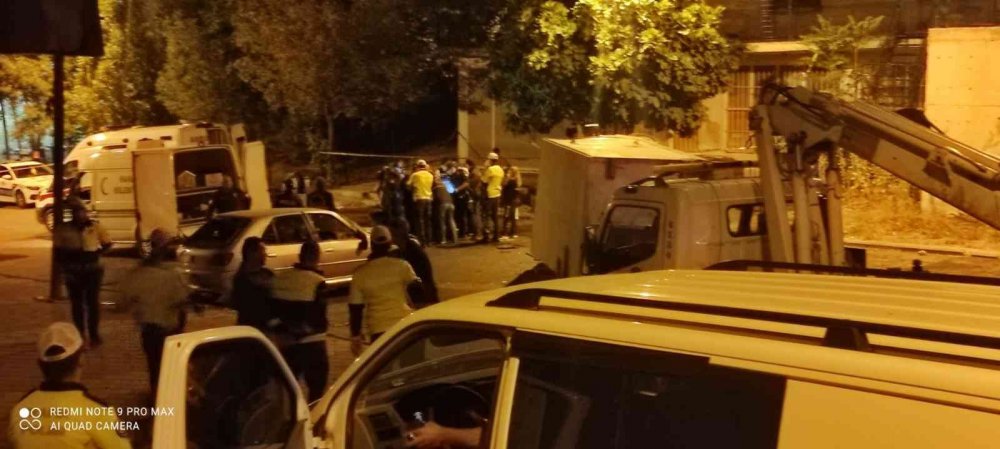 Ankara’da feci ölüm! Park halindeki araçlara çarpıp devrilen kamyonetin sürücüsü yaşamını yiitirdi