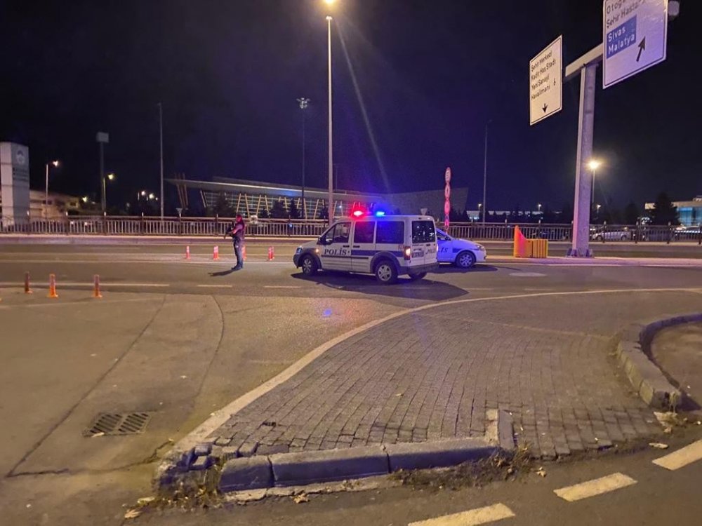 Durakta panik anları! Sahipsiz valiz polis ekiplerini harekete geçirdi