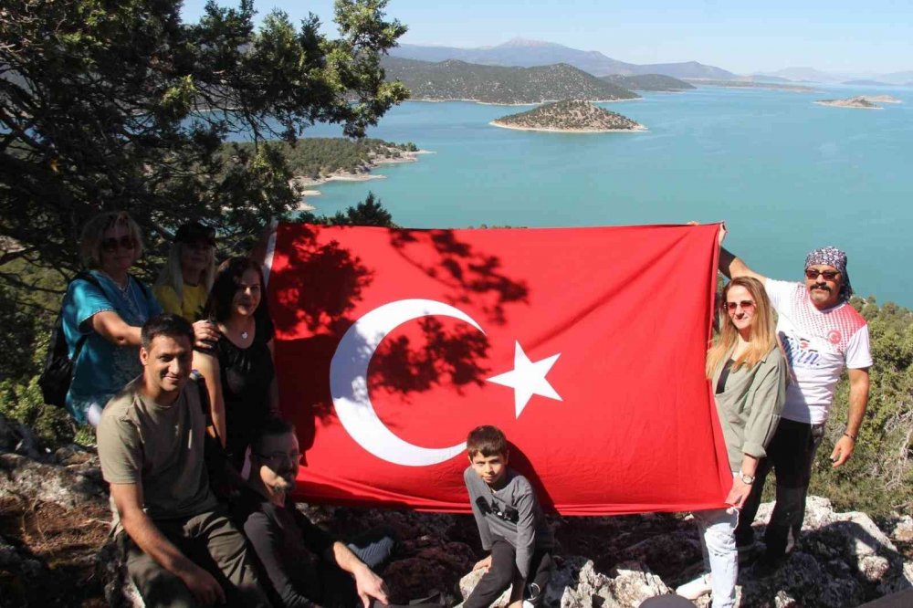 Konya'da yeni gezi rotası! Beyşehir Gölü’ndeki Hacıakif Adası doğa tutkunlarının ilgi odağı oldu