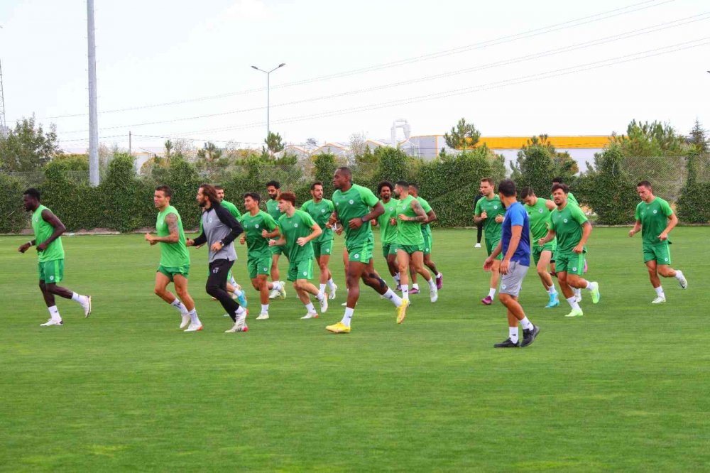 Konyaspor Teknik Direktörü Palut'tan Ümraniyespor karşılaşması açıklaması: Çok zor bir maç olacak