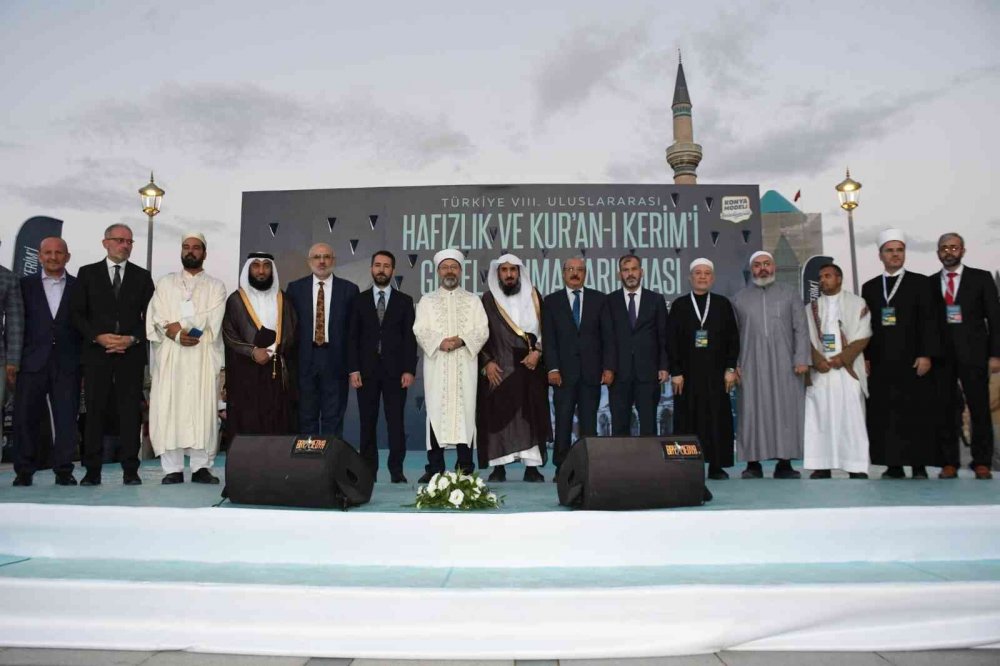 Diyanet İşleri Başkanı Erbaş Konya'da 8. Uluslararası Hafızlık ve Kur'an-ı Kerim'i Güzel Okuma Yarışması'na katıldı