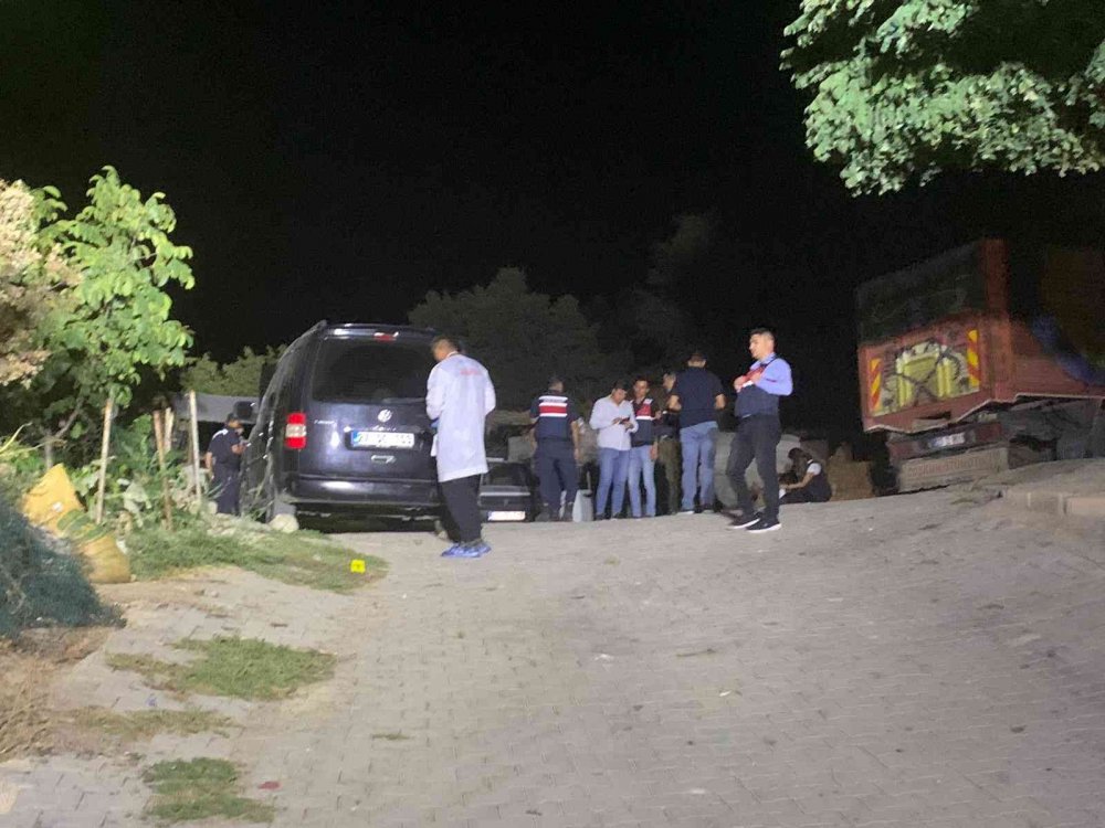 Muhtar azasının evi otomatik silahla tarandı! Eşi ve oğlu öldü! Gelini ve iki torunu yaralı