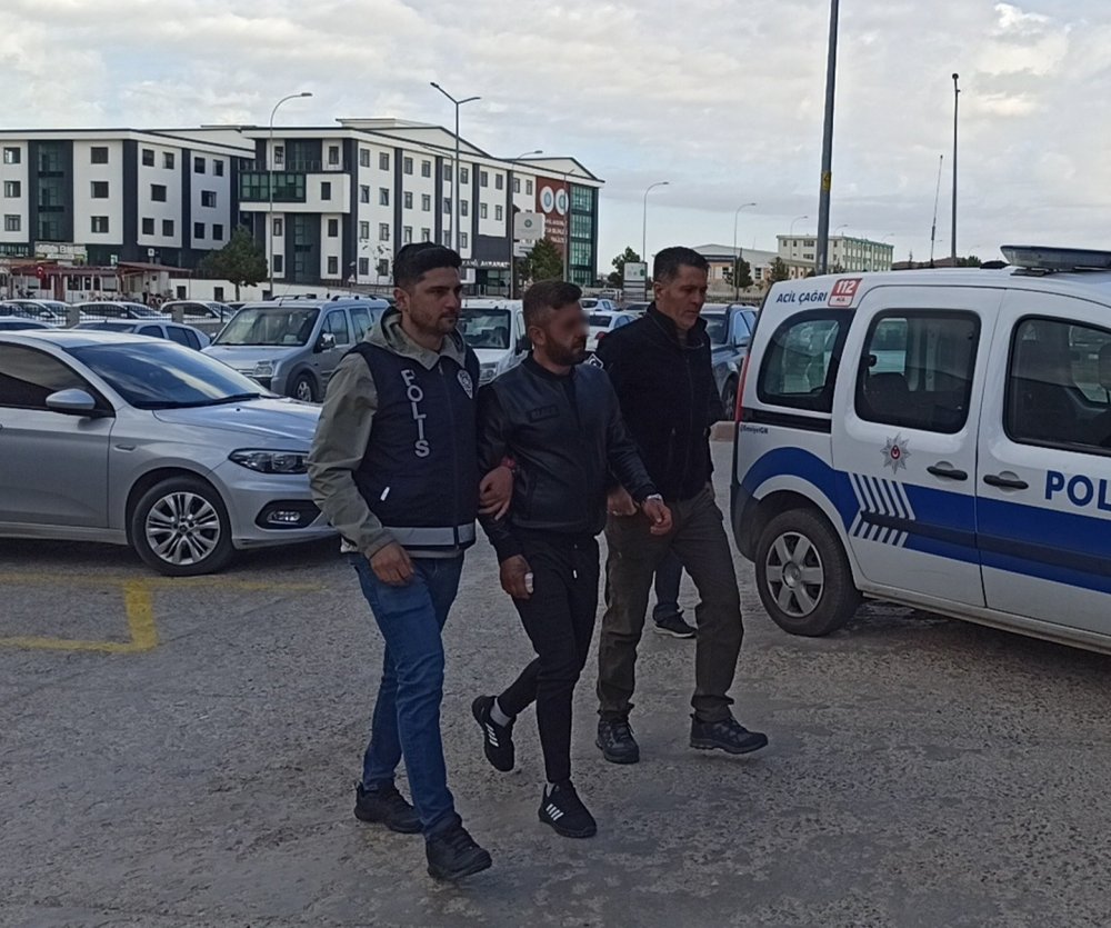 Konya’da şafak vakti uyuşturucu operasyonu! 6 sokak satıcısı gözaltına alındı