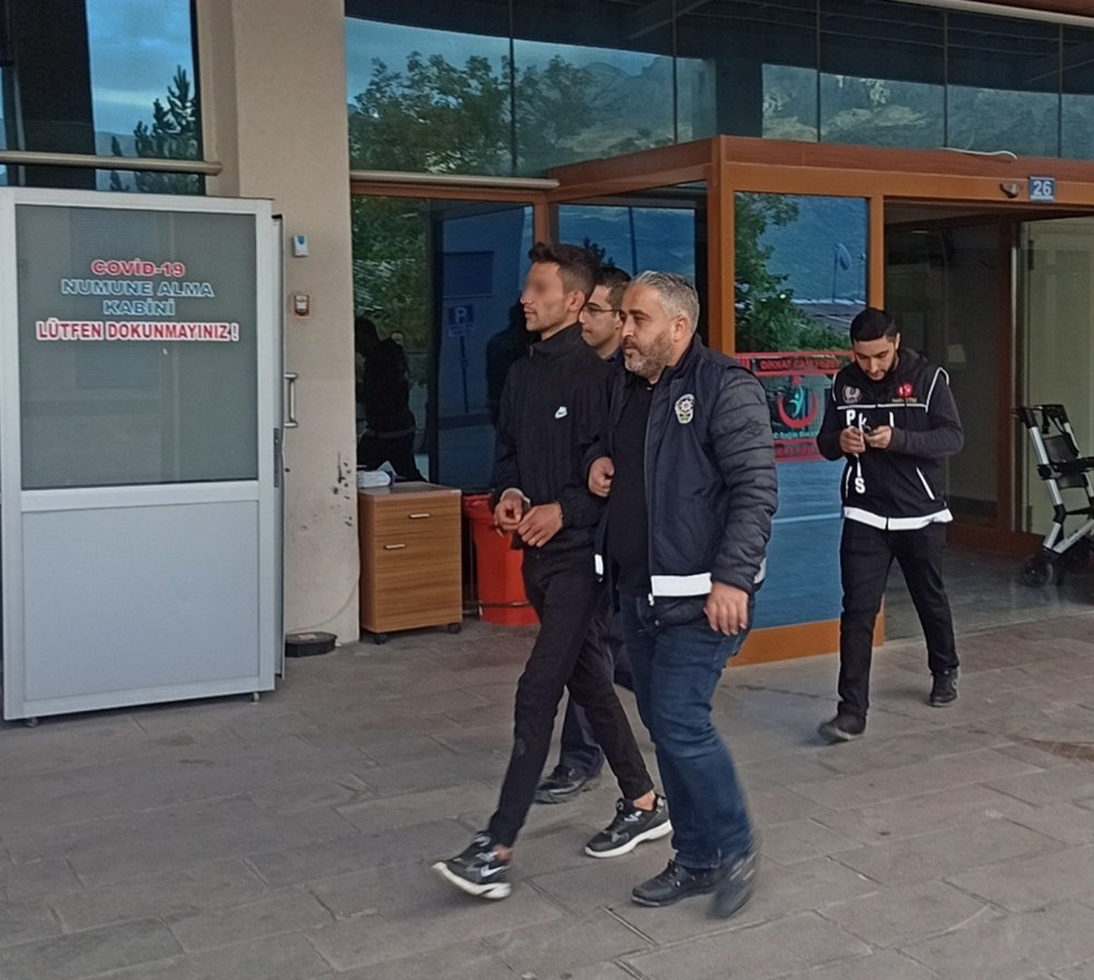Konya’da şafak vakti uyuşturucu operasyonu! 6 sokak satıcısı gözaltına alındı