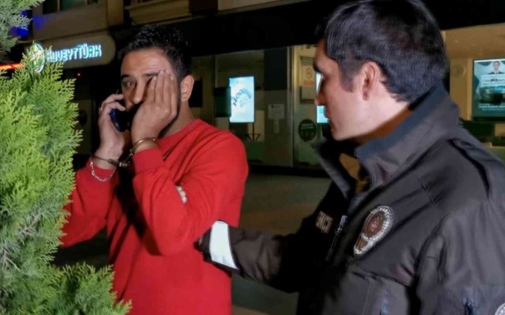 Aksaray'da uyuşturucudan yakalanan sürücü, 'Beni kelepçelediler' diye yardım istedi