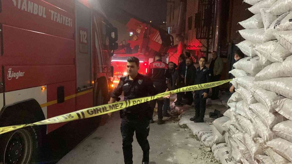4 katlı ayakkabı üretim atölyesinde korkutan yangın! Mahsur kalan 5 kişi böyle kurtarıldı