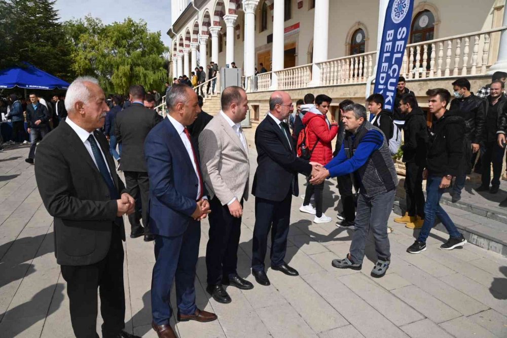 Başkan Pekyatırmacı: Selçuklu'da önceliğimiz eğitim ve gençlik..