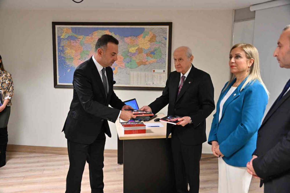 Devlet Bahçeli'den başörtüsü açıklaması! Hak kullanılıyor, geriye dönüş söz konusu olamaz!