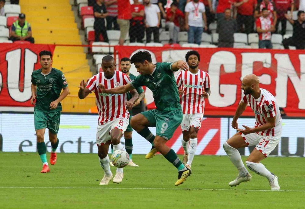 Konyaspor Antalya deplasmanında son saniyede güldü