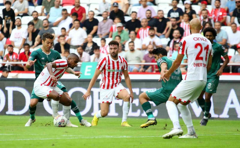 Konyaspor Antalya deplasmanında son saniyede güldü