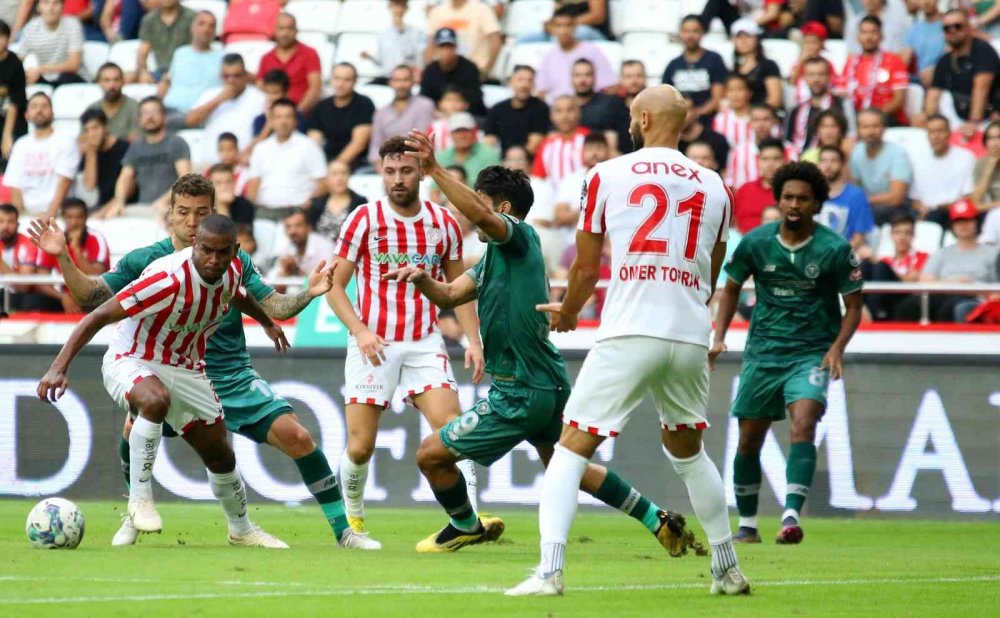 Konyaspor Antalya deplasmanında son saniyede güldü