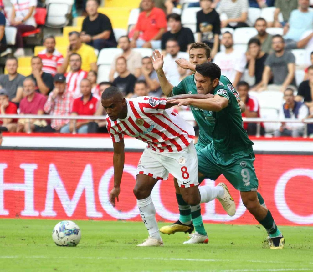 Konyaspor Antalya deplasmanında son saniyede güldü