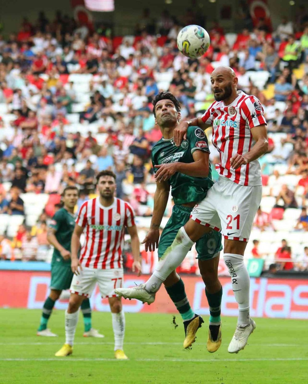 Konyaspor Antalya deplasmanında son saniyede güldü