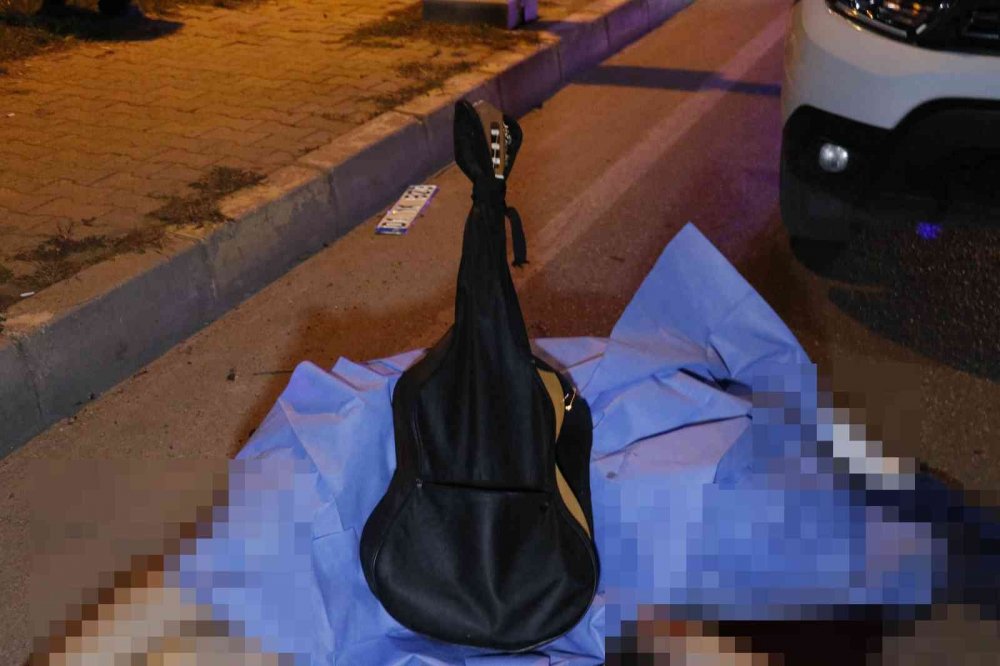 Adana'da otomobilin çarptığı scooter sürücüsü Ersin Lastikçi olay yerinde hayatını kaybetti