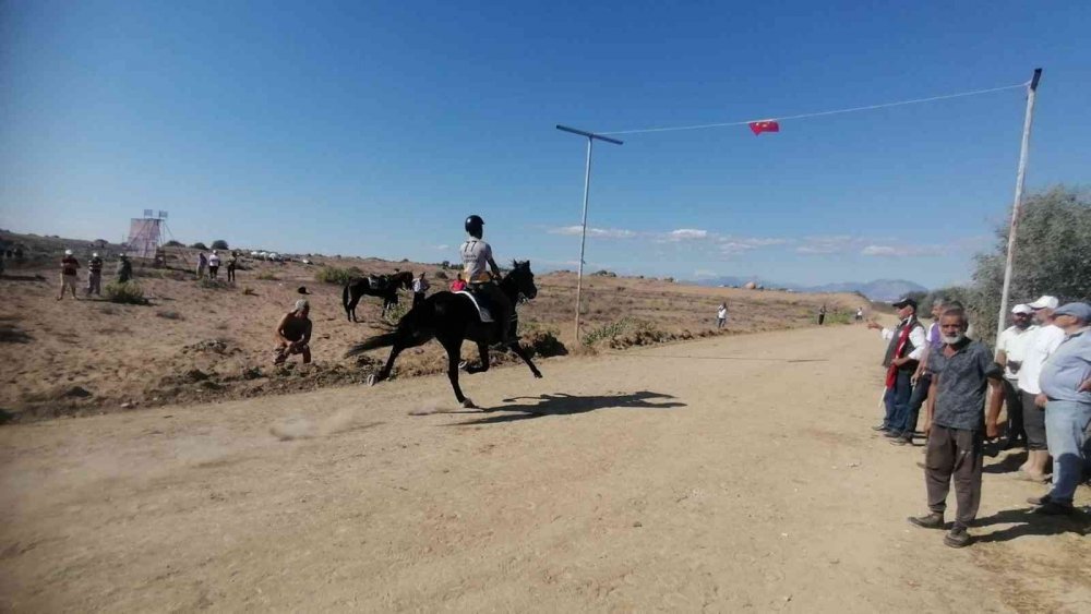 Rahvan atları yarıştı! Konya'dan Mehmet Kavun başaltında birinci oldu