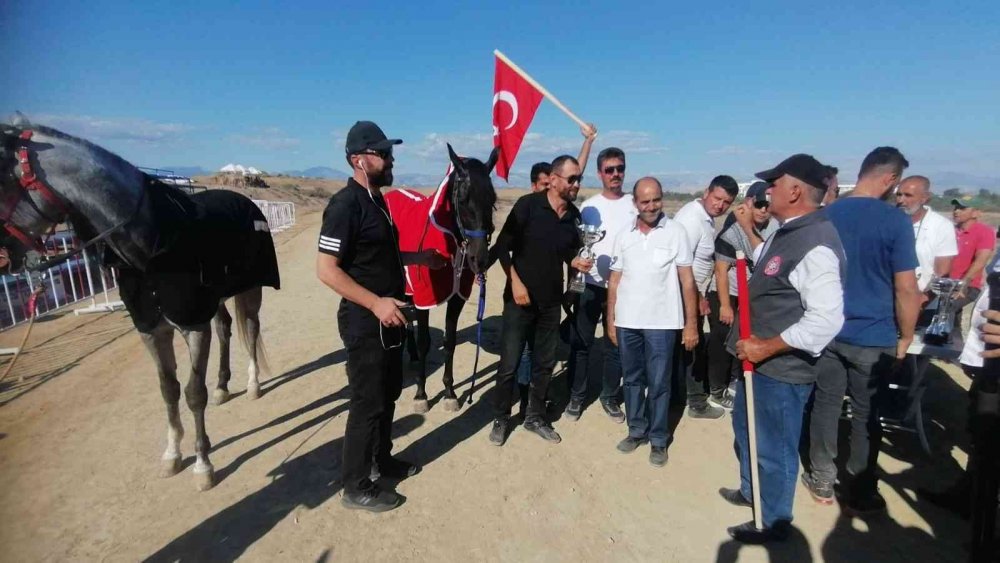 Rahvan atları yarıştı! Konya'dan Mehmet Kavun başaltında birinci oldu