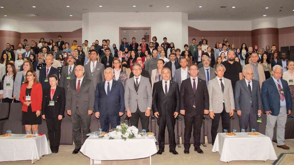 Konya haber! 'Evreni Anlama Sanatı: Temel Bilimler Kongresi' Selçuk Üniversitesi’nde başladı