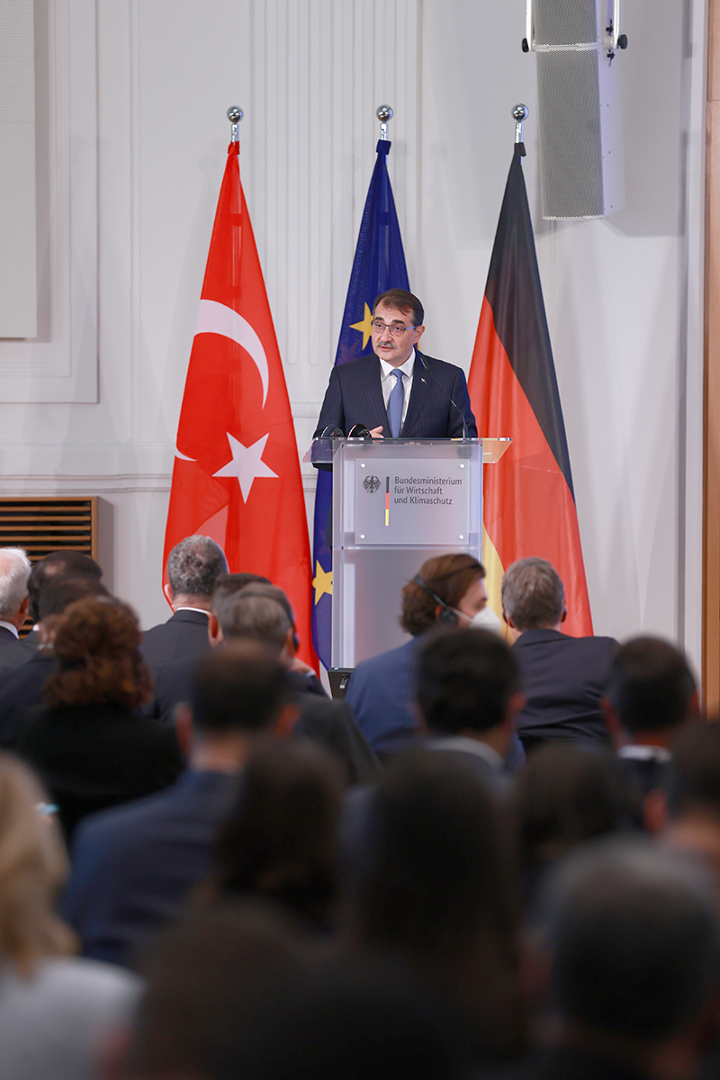 bakan-donmez3.jpg