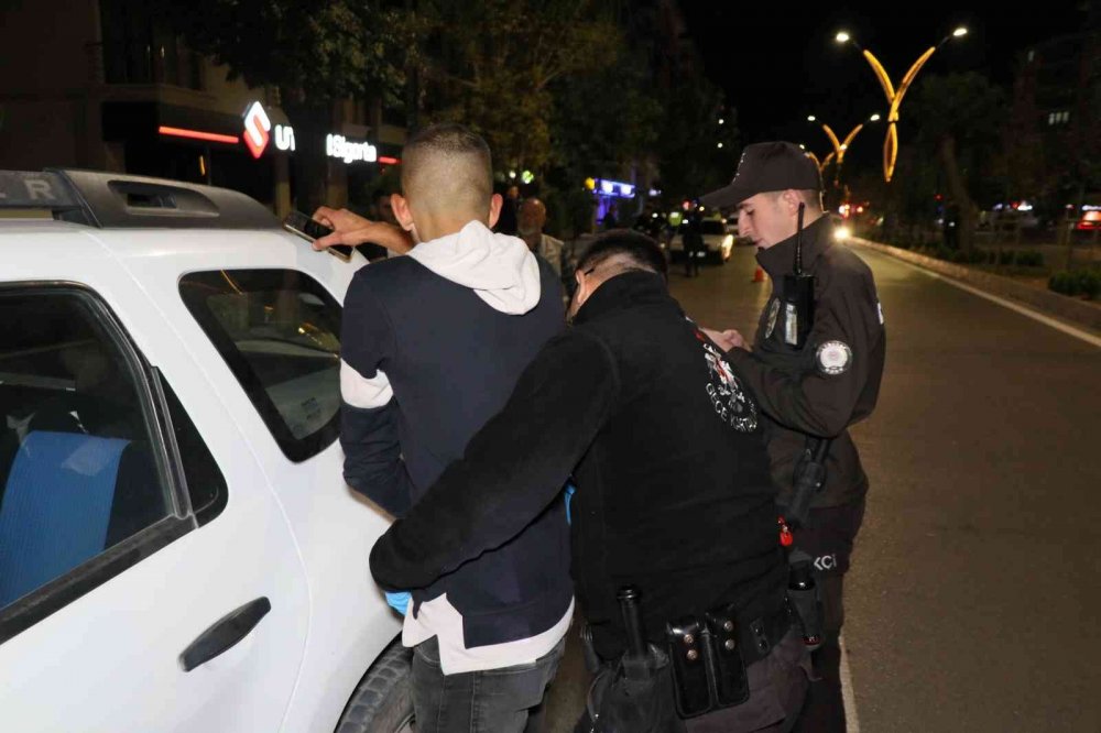 Aksaray'da alkollü araç kullanırken yakalanan pişkin sürücü 'pess' dedirdi